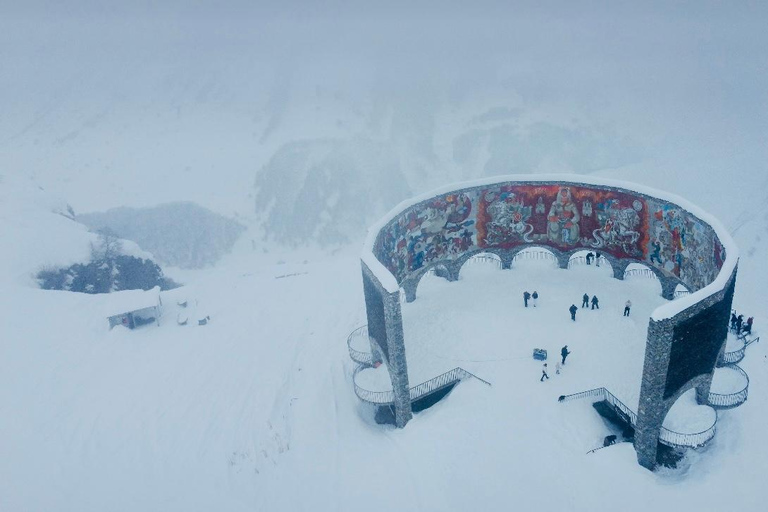 Tbilisi: Private Gudauri tour with photographer guide