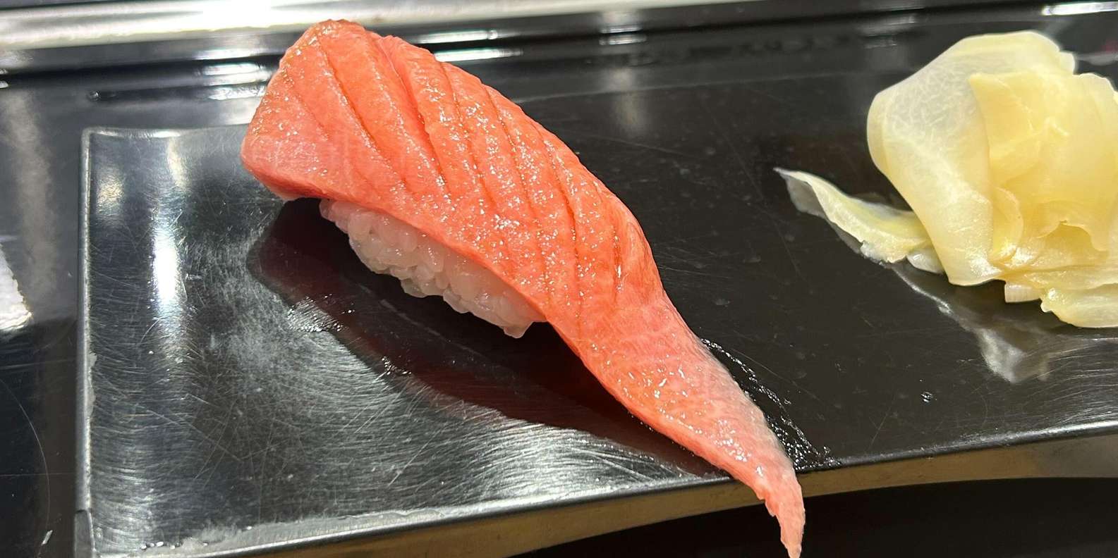 Tokyo tuna auction tour — Toyosu bluefin auction, hand signals, Sushi Dai breakfast — image 1
