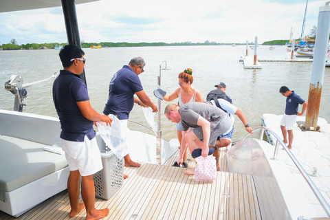 Krabi: Luxuriöse Sonnenuntergangsfahrt zu 4 Inseln mit einem Power-Katamaran