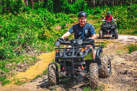 Langkawi Quad Hilltop Golden HourL&#039;heure d&#039;or du quad sur la colline de Langkawi