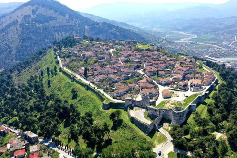 Au départ de Tirana/Durres : Excursion d&#039;une journée à Berat - site classé au patrimoine de l&#039;UNESCO