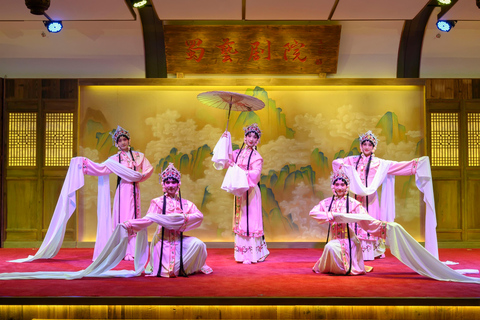 Teatro ShuYi al monastero di Wenshu: cultura buddista e tè GaiwanTeatro ShuYi Cultura buddista con tè Gaiwan locale