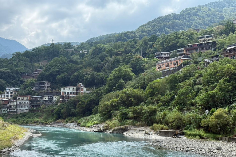 Taipei: Neidong Forest, Luxury Hot Spring & Bitan Boat Ride
