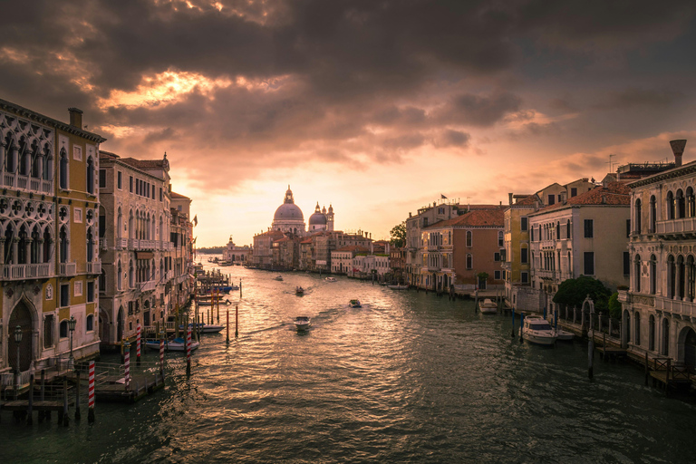 Hidden Venice: Evening walking tour & a Mysterious Place