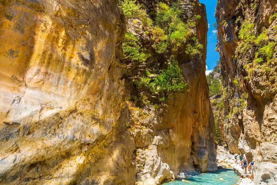 Von Chania: Wanderung durch die Samaria-Schlucht mit ortskundigem Bergführer. Foto: GetYourGuide