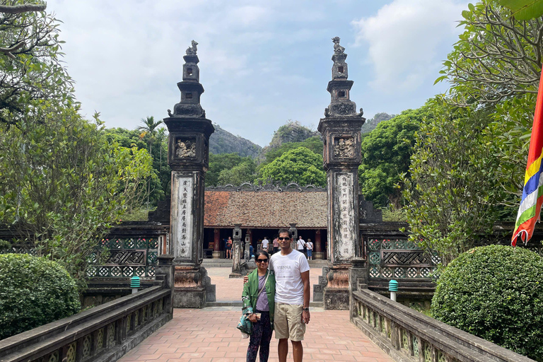 Hanoi: 3-Day Bai Tu Long Bay Cruise & Ninh Binh Excursion