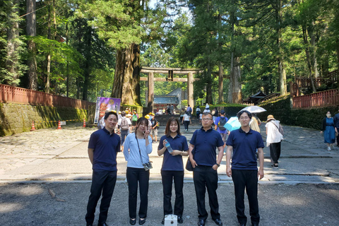 Von Tokio aus: Nikko Tagestour mit Toshogu-Schrein und Wasserfall