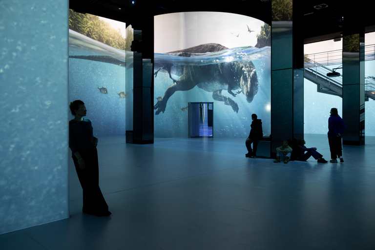 Hamburg: Port des Lumières Prehistoric Planet: Dinosaurs