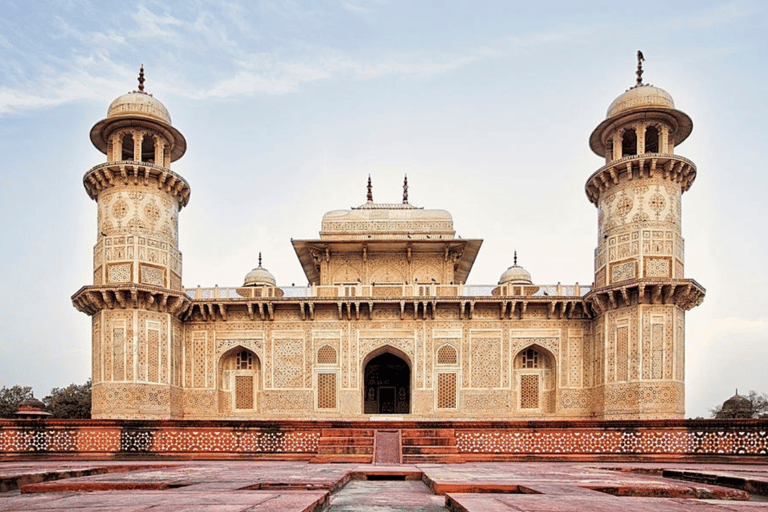 Depuis Delhi : Visite du Taj Mahal et d'Agra en voiture au coucher du soleilVoiture avec chauffeur et guide privé