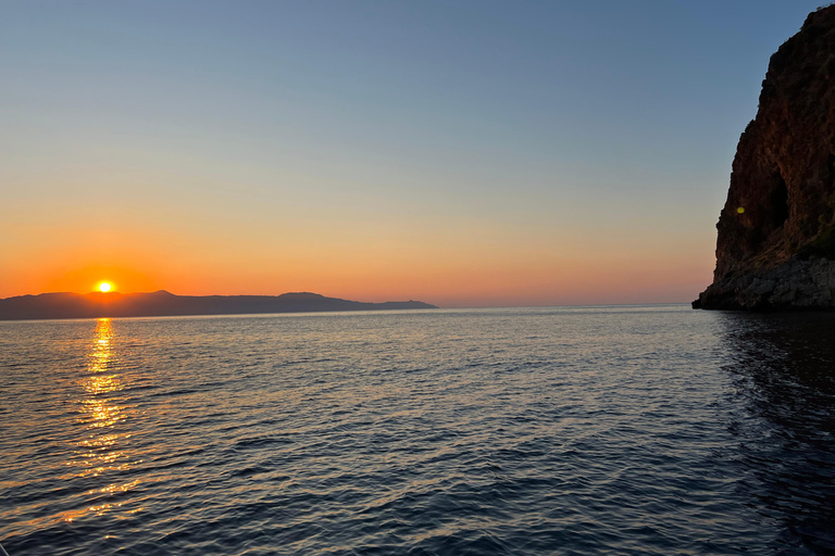 Chania: Private Sunset Powerboat Tour with Swim Stop
