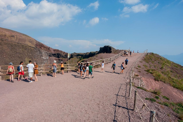 Neapel: Tur och retur + inträdesbiljett till Vesuvio-parkenNeapel: Tur och retur + biljett till Vesuvio Park