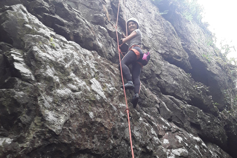 Bergbeklimmen, Dapa is een coole plaats in de buurt van CaliRotsklimmen in een koele plaats in de buurt van Cali