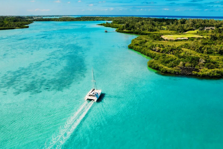 Mauritius: Ile aux Cerfs Catamaran Lagoon Experience + BBQ