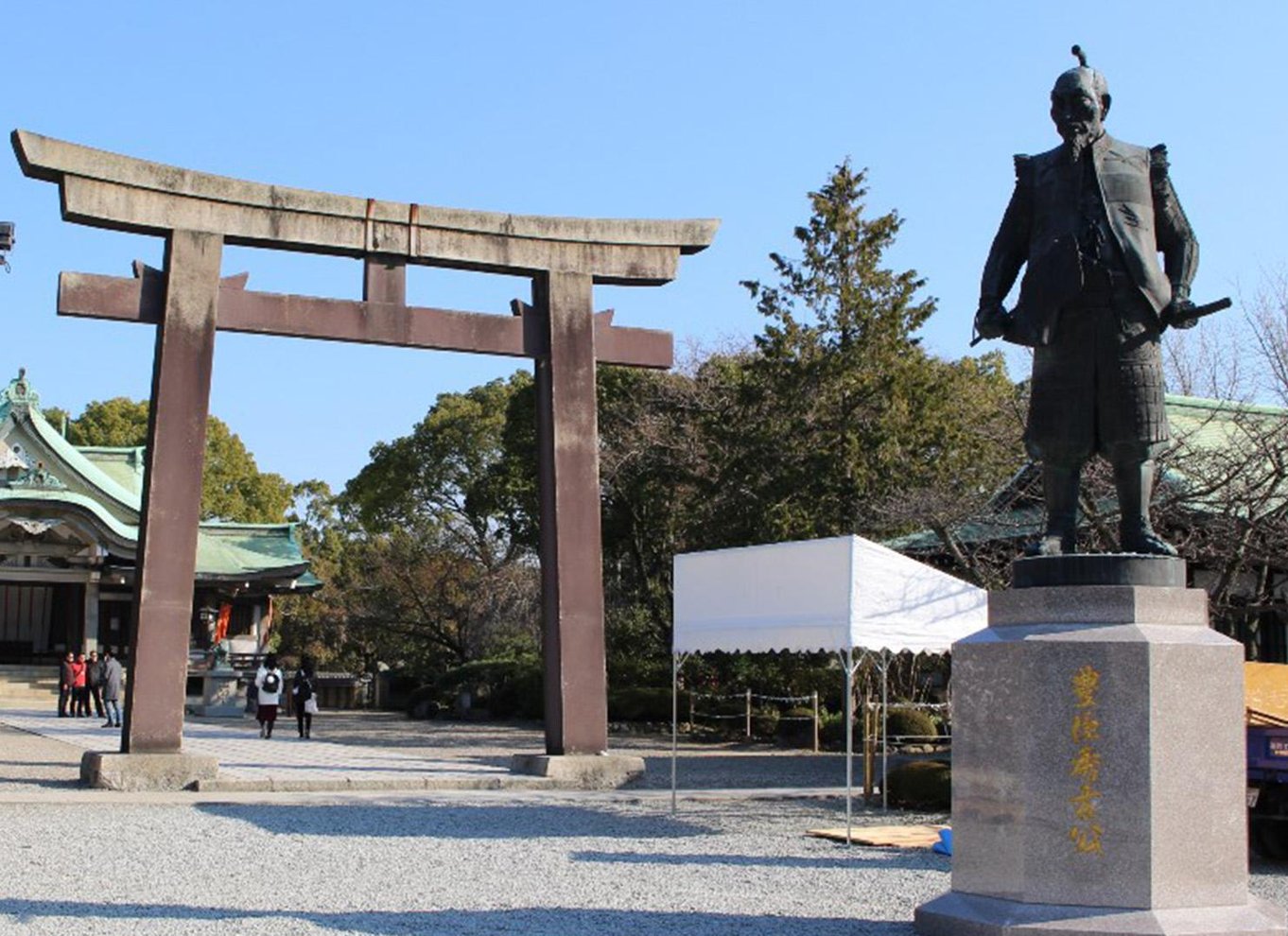 Osaka: Entré til slotstårnet / guidet byvandring