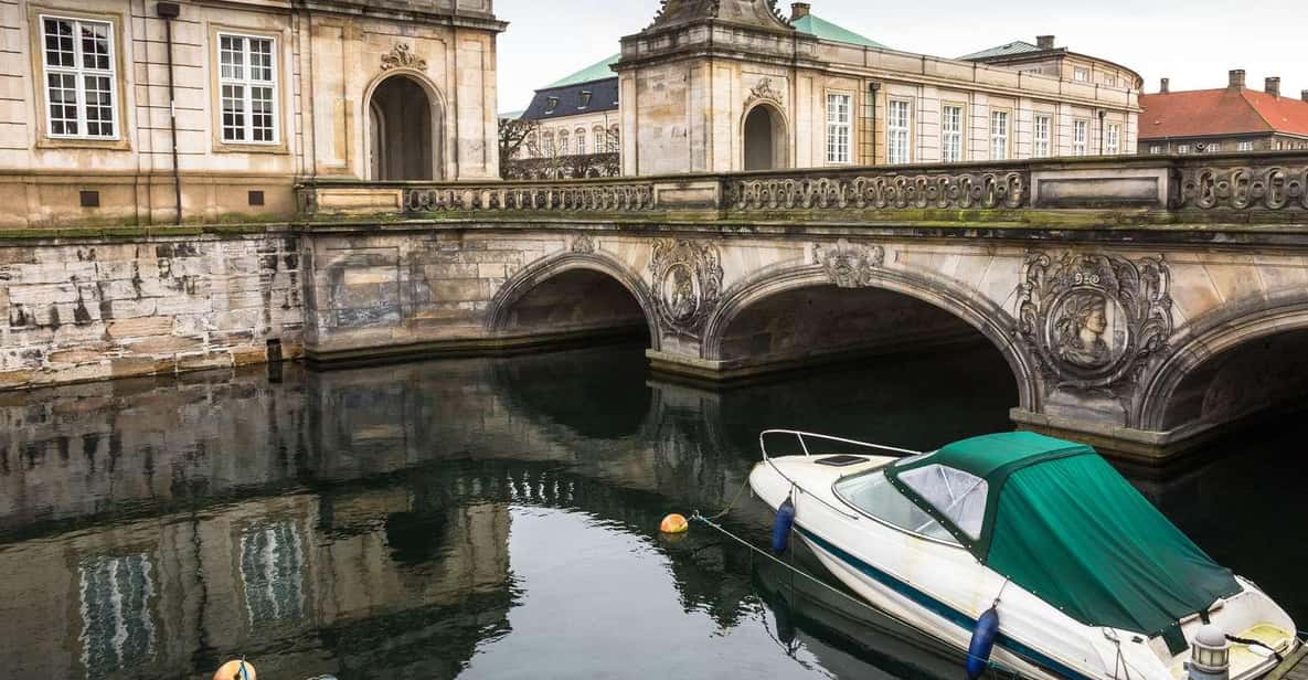 Afbeelding 6 van Kopenhagen: Rondvaart door de grachten & wandeltour door de oude stad/Nyhavn
