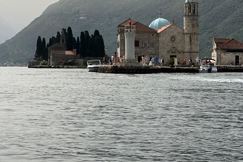 Azure Paradise : visite en bateau de la grotte bleue et de la baie de Kotor