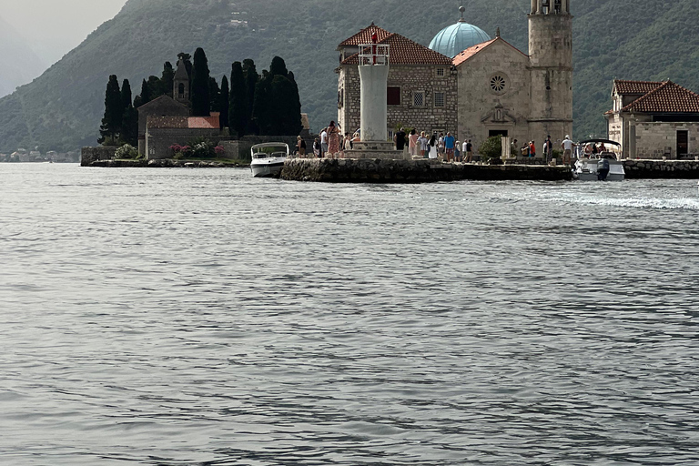 Azure Paradise : visite en bateau de la grotte bleue et de la baie de Kotor