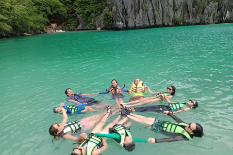 EL NIDO: Sharing/Joiner Island Hopping Tour A z BUFETOWYM LUNCHEM