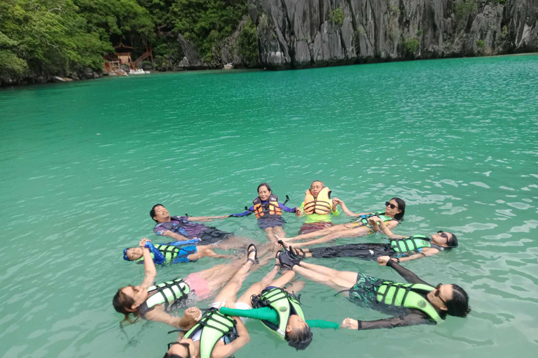 EL NIDO: Private Island Hopping Tour A with BUFFET LUNCH