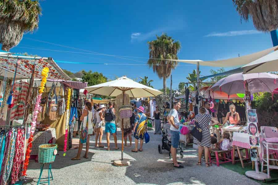 Can Marca-Höhlen, Las Dalias Hippie-Markt und Benirras-Tour. Foto: GetYourGuide Can Marca-Höhlen, Las Dalias Hippie-Markt und Benirras-Tour. Foto: GetYourGuide