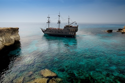 Ayia Napa : Croisière en bateau pirate Black Pearl avec spectacle de canonsCroisière sur la perle noire avec transfert