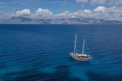 Chania: Luxury Gulet Cruise to Balos & Gramvousa with Lunch