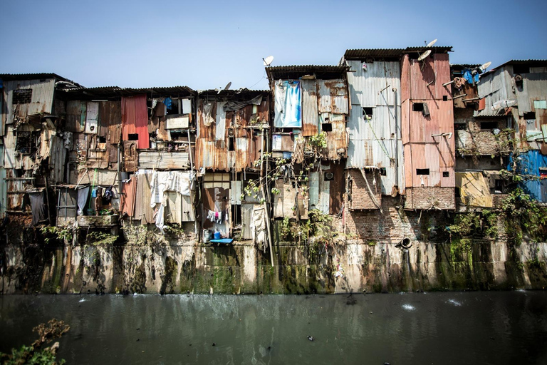 Bombaj: wycieczka po slumsach Dharavi z wizytą w domu na lądzie