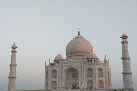 Taj Mahal und Agra Fort Tour am selben Tag ab BangaloreTour ohne Flüge