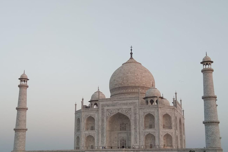 Taj Mahal und Agra Fort Tour am selben Tag ab BangaloreTour ohne Flüge