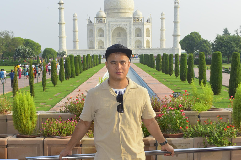 From Agra: Local Agra Tour with Transportation and Guide Tour with Car + Guide + Entry Tickets+ Lunch