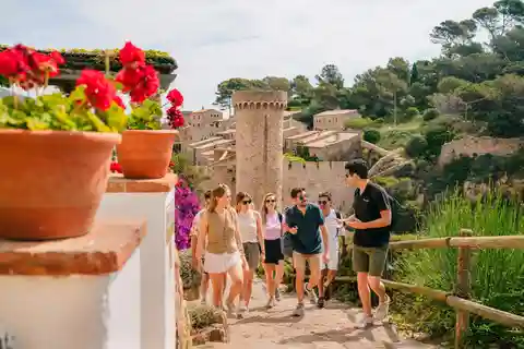 From Barcelona: Montserrat, Girona & Costa Brava in 2 days