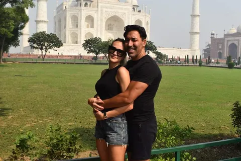 From Delhi: Taj Mahal & Agra Private Day Tour with Transfers
