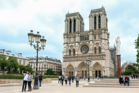 Small Group Notre Dame Tour with Skip-the-Line Access