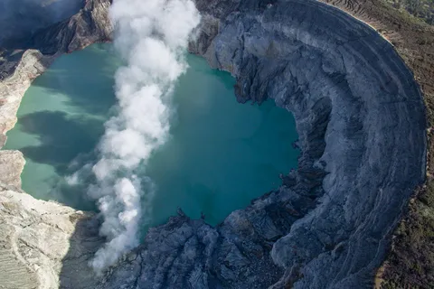 From Bali: Ijen Crater Overnight Volcano Trip with Sunrise
