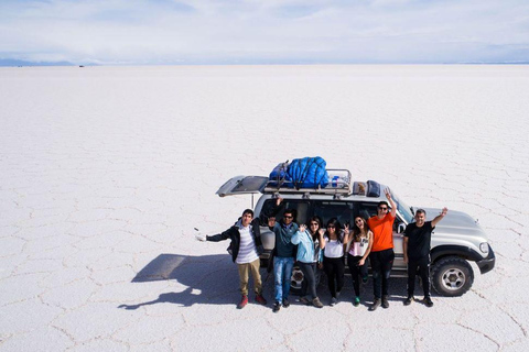 Uyuni: tour di 2 giorni con il cimitero dei treni e il monumento di Dakar