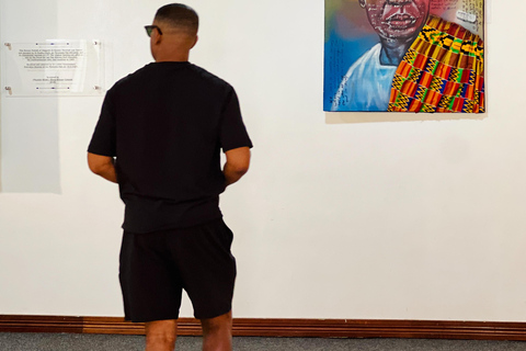 Accra: Osu Castle, Kwame Nkrumah Museum, and Fantasy Coffins Accra Private Tour Experience
