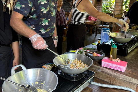 Yogyakarta : 3 ore di lezione di cucina VIP con tour del mercato