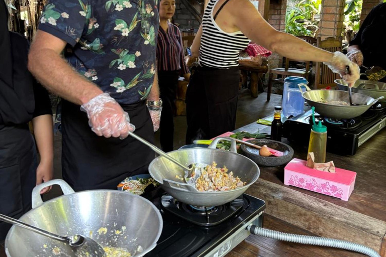 Yogyakarta : 3 ore di lezione di cucina VIP con tour del mercato