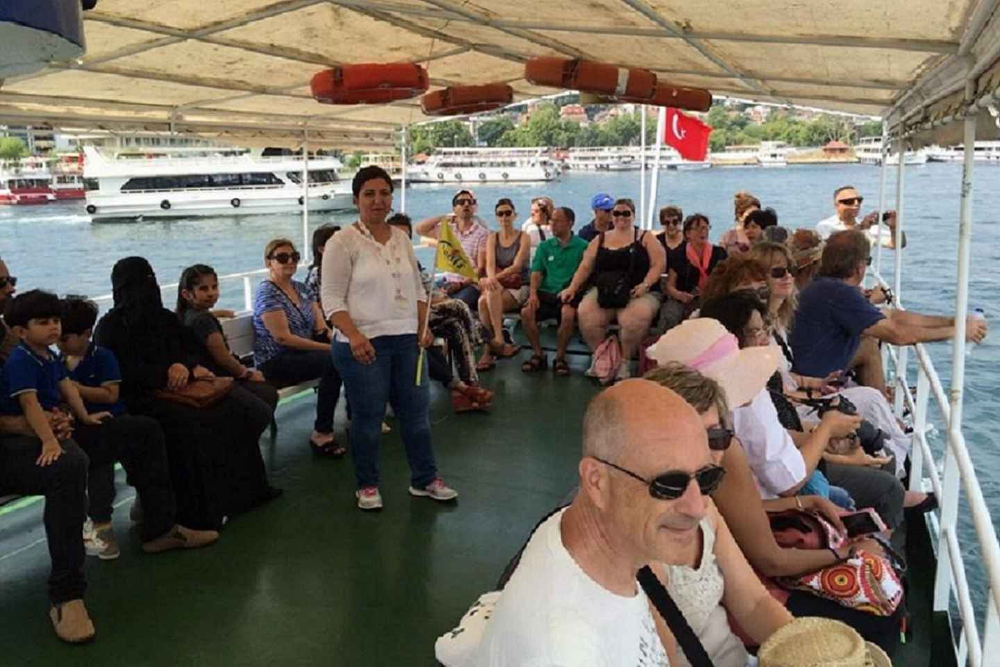 Istanbul: Bosphorus and Golden Horn Sightseeing Boat Tour - Istanbul: Bosphorus and Golden Horn Sightseeing Boat Tour