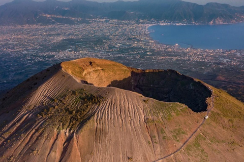 Neapel: Tur och retur + inträdesbiljett till Vesuvio-parkenNeapel: Tur och retur + biljett till Vesuvio Park