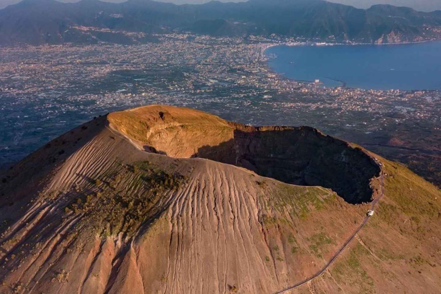 Naples: Round Trip + Entrance Ticket for the Vesuvio Park