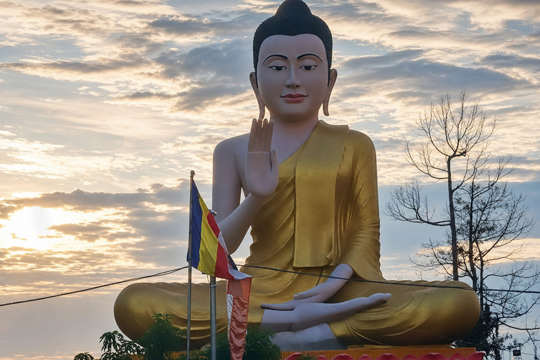 Phnom Penh: Silk Island & Countryside by Tuk Tuk with Snack