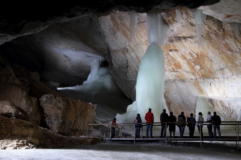 Hallstatt i Jaskinia Lodowa oraz 5 palców - prywatna wycieczka z SalzburgaPrywatna wycieczka Hallstatt i jaskinia lodowa Dachstein z Salzburga