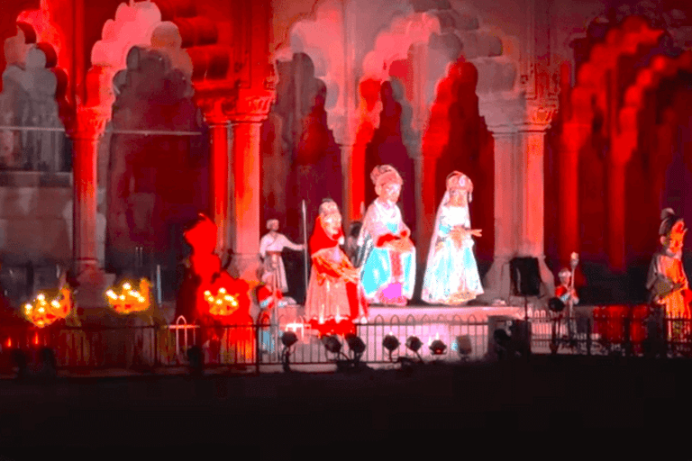 Delhi: Red Fort Light Show & Akshardham Temple by Car