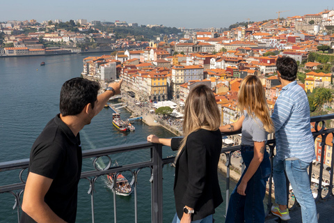 Porto: Helicopter Ride, Guided Walking Tour &amp; River CruiseTour in Portuguese