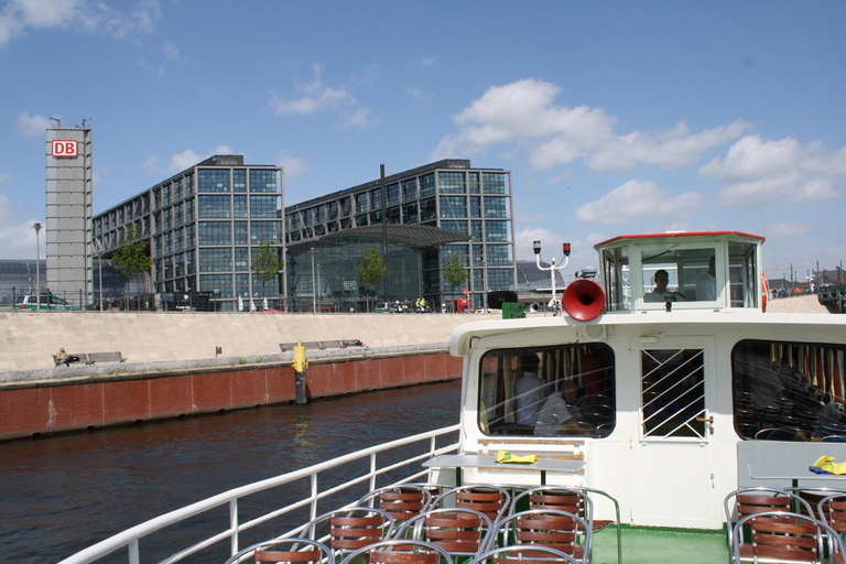 Berlin: Spreefahrt mit beheiztem Schiff + Live Guide