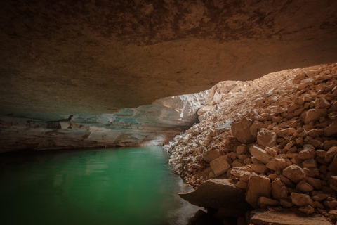 Grotte de Heet et dunes de sable rouge