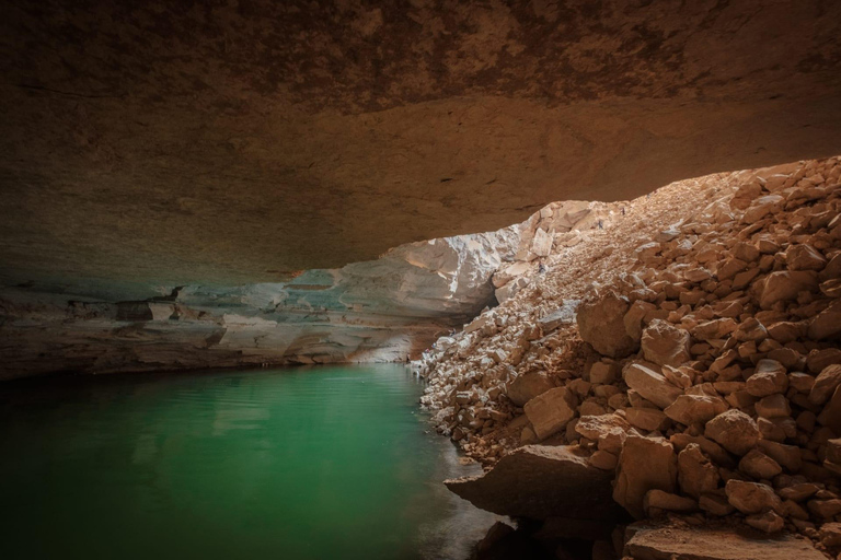 Grotta di Heet e dune di sabbia rossa