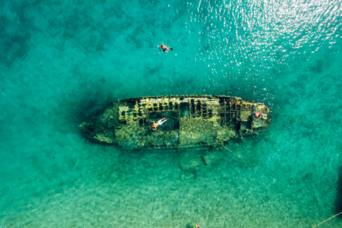 Split: Blå lagunen, skeppsvrak och Šolta med lunch och dryckerBåtutflykt utan solsäng på däcket