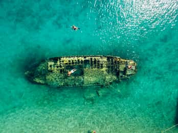 Split: Blue Lagoon, Shipwreck, & Šolta with Lunch & Drinks